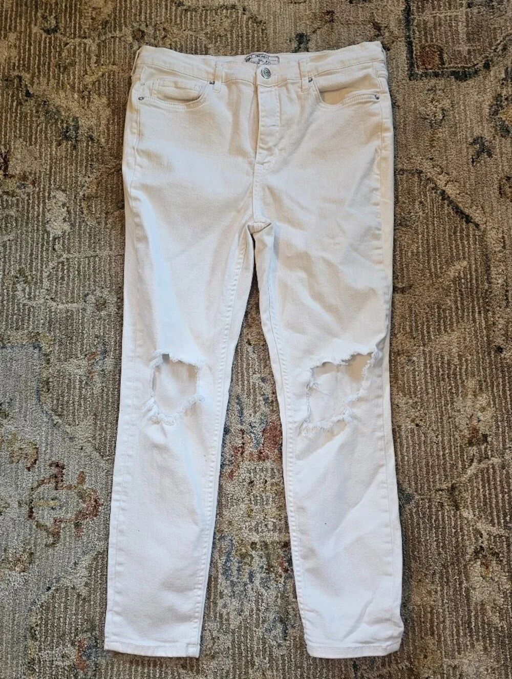 Free People Distressed Ankle Jeans Sz 31 With 25" Inseam. In Good Condition